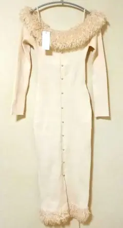rienda フリル付きオフショルダー ニットワンピース アイボリー 美品