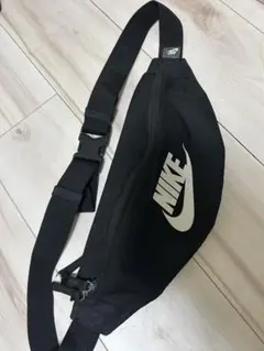 Nike スリングバッグ 黒/グレー 中古・古着通販】NIKE (ナイキ) Y2K オールドスリングバッグ