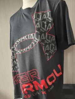 【美品】アンダーアーマー Tシャツ ブラック レッド 　ビッグロゴ