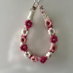 マクラメ　花　ハンドストラップ