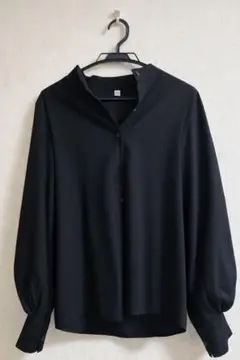 ブラック　バルーンスリーブシャツ
