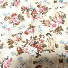 薔薇柄と子供のイラスト生地 はぎれ 約70cm x 50cm　アンティーク