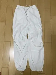 GU パラシュートパンツ　白色　Ｓ