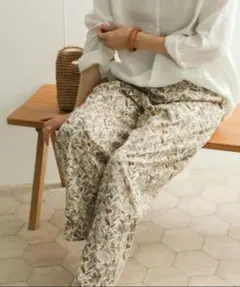 【URBAN RESEARCH DOORS】フラワープリントイージーパンツパンツ