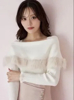 tocco ファー付きケープライク袖口フリルリブニットプルオーバー オフホワイト