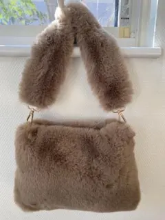 可愛い　ファーショルダーバッグ ブラウン