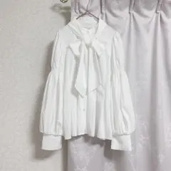 31 トランテアンソンドゥモード タックボディパフスリボウタイブラウス ホワイト