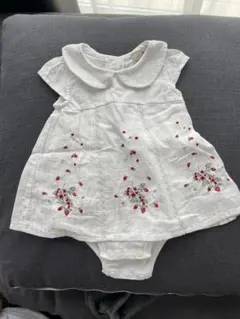 いちごワンピース♡プティマイン　ロンパース　いちご柄　ベビー　80センチホワイト