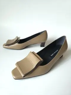 月末限定全品3割引き　新品　ベージュ パンプス 低ヒール　サイズ22.5センチ
