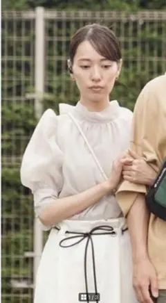 戸田恵梨香さん　SNIDEL  スナイデル ハーフスリーブオーガンジーブラウス