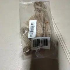 ベージュの糸 3束入り