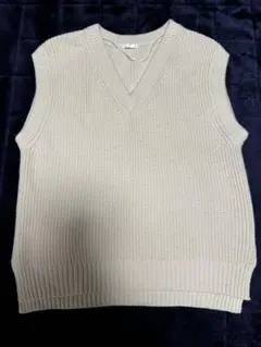 【GU】 ニットベスト アイボリー 中古品