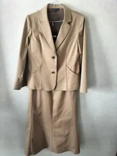 未使用 ベージュ スカートスーツ 2ボタンジャケット