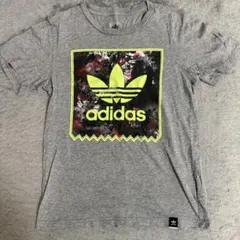 adidasオリジナル Tシャツのサムネイル