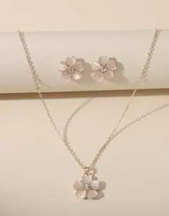 桜モチーフ ネックレス＆ピアスセット フラワー ゴールドカラー 新品未使用