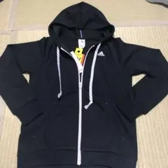新品　アディダスのパーカー　　M