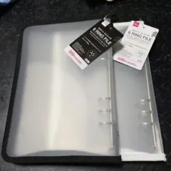 ダイソー A5 6リングファイル ジッパー付 ブラック ホワイト 2個セット