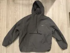 グレー ナイロンジャケット フード付き