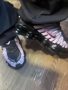 NIKE ウィメンズ　ショックス　R4 ブラック/ピンク
