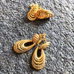 美品ヴィンテージ風ツイストデザインイヤリング　２個セット