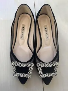 Diana ビジュー付きブラックフラットシューズ