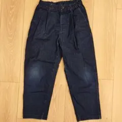130サイズ/UNIQLOダークデニム タック入りパンツ
