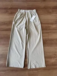 ゲリラセール【aloyoga】新品ベージュ ワイドパンツ ヨガウェアMサイズ