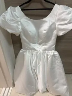 ホワイトパフスリーブウェディングドレス