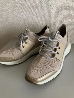 16日迄価格fitfit スニーカー ベージュ