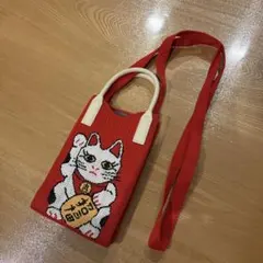 招き猫刺繍の赤いスマホショルダーバッグ
