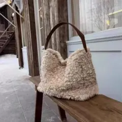 ボアトートバッグ　ベージュ ショルダー　フェイクファー