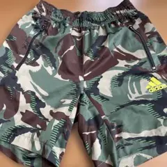 アディダス　メンズ迷彩柄ショートパンツ Mサイズ