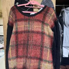 赤と黒のチェック柄長袖セーター