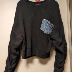 デニム風ポケット付き黒長袖トップス