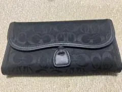 ブラック エンボス加工 長財布