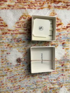Swarovski ローズゴールド ネックレス