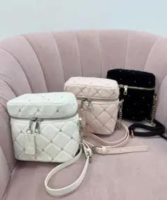 NICE CLAUP ベロアキルティングバニティーショルダー ホワイト バッグ