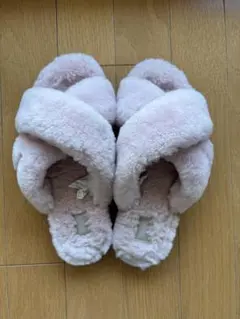 UGG ピンク クロスデザインサンダル