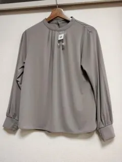 新品　WOMEN長袖 ブラウス イージーケア グレージュ Mサイズのサムネイル