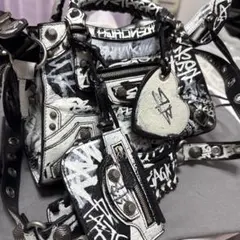 BALENCIAGA グラフィティ ショルダーバッグ Balenciaga Le Cagole XS Graffiti Lambskin Shoulder Bag - Bergdorf