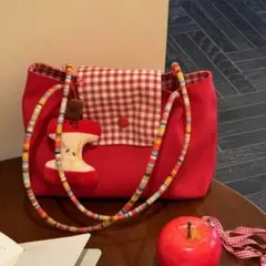 新品　赤いトートバッグ チェック柄フラップ付き