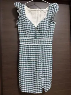 青と白のチェック柄タイトドレス