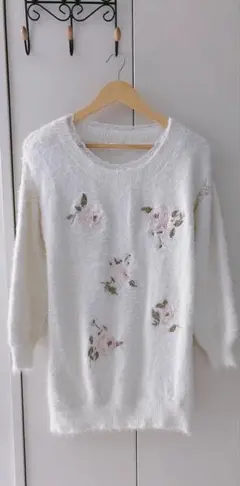 リズリサLiz LiSA 薔薇刺繍ニット　ふんわりセーター