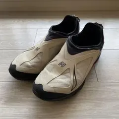 New Balance ベージュ/ブラック スニーカー