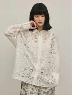 GRACE CONTINENTAL パネル刺繍シャツのサムネイル