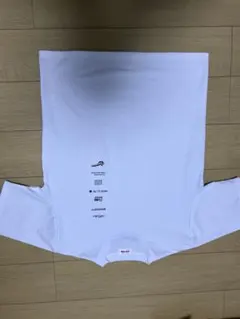 ロゴ入り長袖Tシャツ（ホワイト/ブラック）