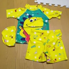 恐竜デザイン水着セット（Tシャツ・ショートパンツ・帽子）100〜110cm