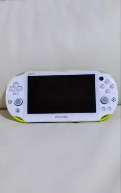 PlayStation®Vita（PCH-2000シリーズ）Wi-Fiモデル 。