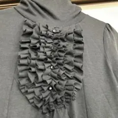 フリル付きタートルネックトップス ブラック