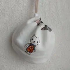 ミニ　ネコちゃん　ふわまるポーチ　刺繍　リバティ　ポーチ　巾着袋　巾着　数量限定